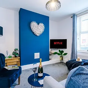 Centre Cottage: Spacious 2-bed For 6 Holiday home Chester
